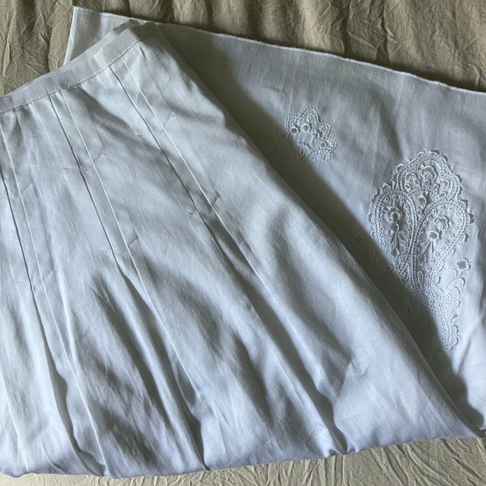 Midi Embroidered Pleated Skirt ✰